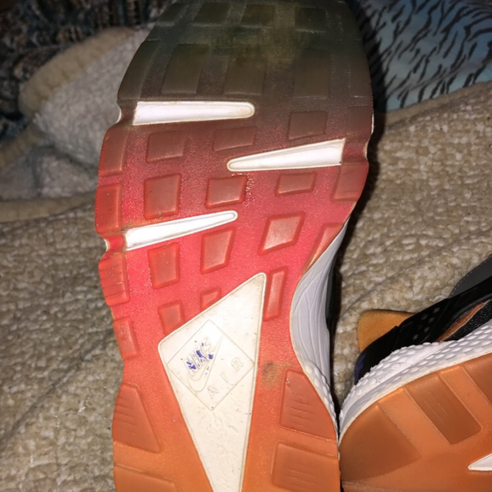 Shoes - Picture 7 of 8